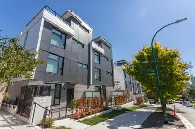 3249 CLIVE AVENUE, Vancouver BC V5R 4V3