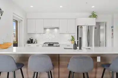 307 1519 CROWN STREET, North Vancouver BC V7J 1G6
