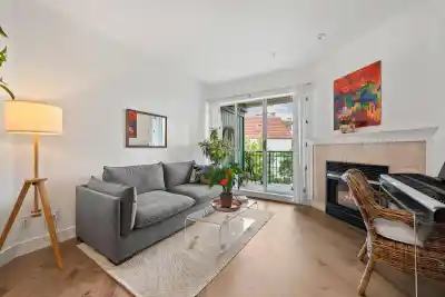 304 1928 NELSON STREET, Vancouver BC V6G 1N2