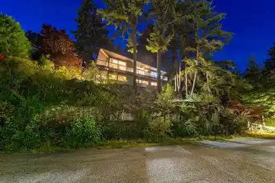 3980 BAYRIDGE AVENUE, West Vancouver BC V7V 3J5