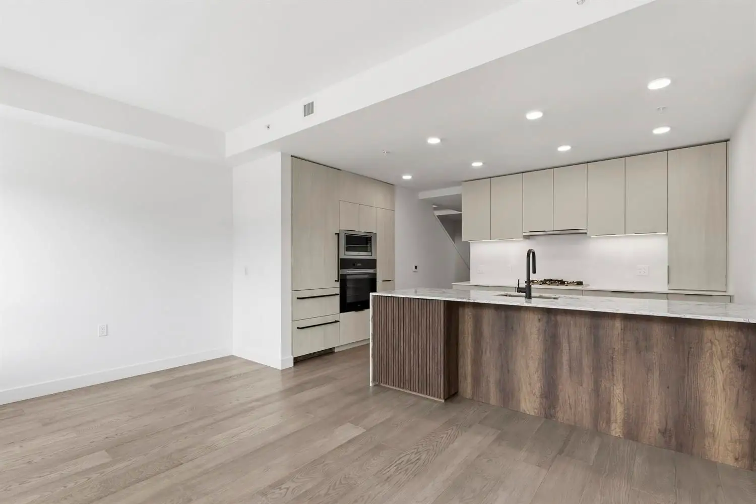 304 3590 W 39TH AVENUE, Vancouver BC V6N 3A5