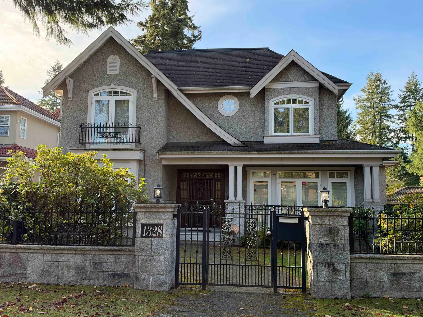 1328 DOGWOOD AVENUE, Vancouver BC V6P 1J8