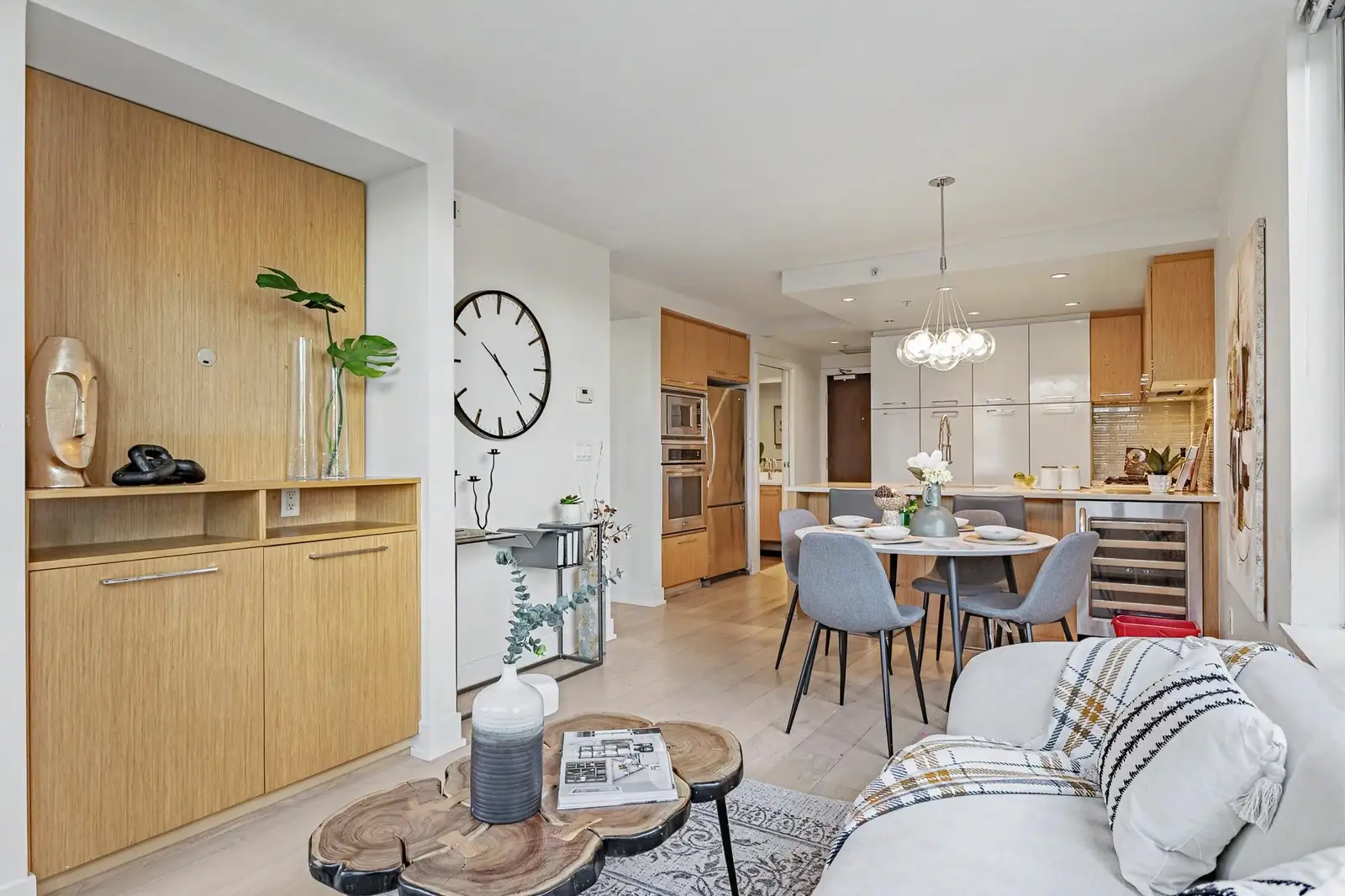 207 1680 W 4TH AVENUE, Vancouver BC V6J 0B7