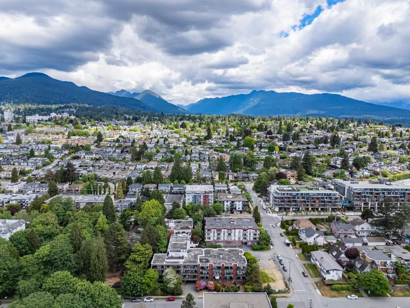 310 360 E 2ND STREET, North Vancouver BC V7L 4N6