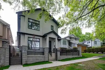 2 4874 LANARK STREET, Vancouver BC V5N 3S2
