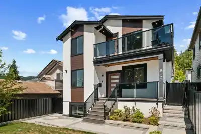 812 MONTROYAL BOULEVARD, North Vancouver BC V7R 2G6