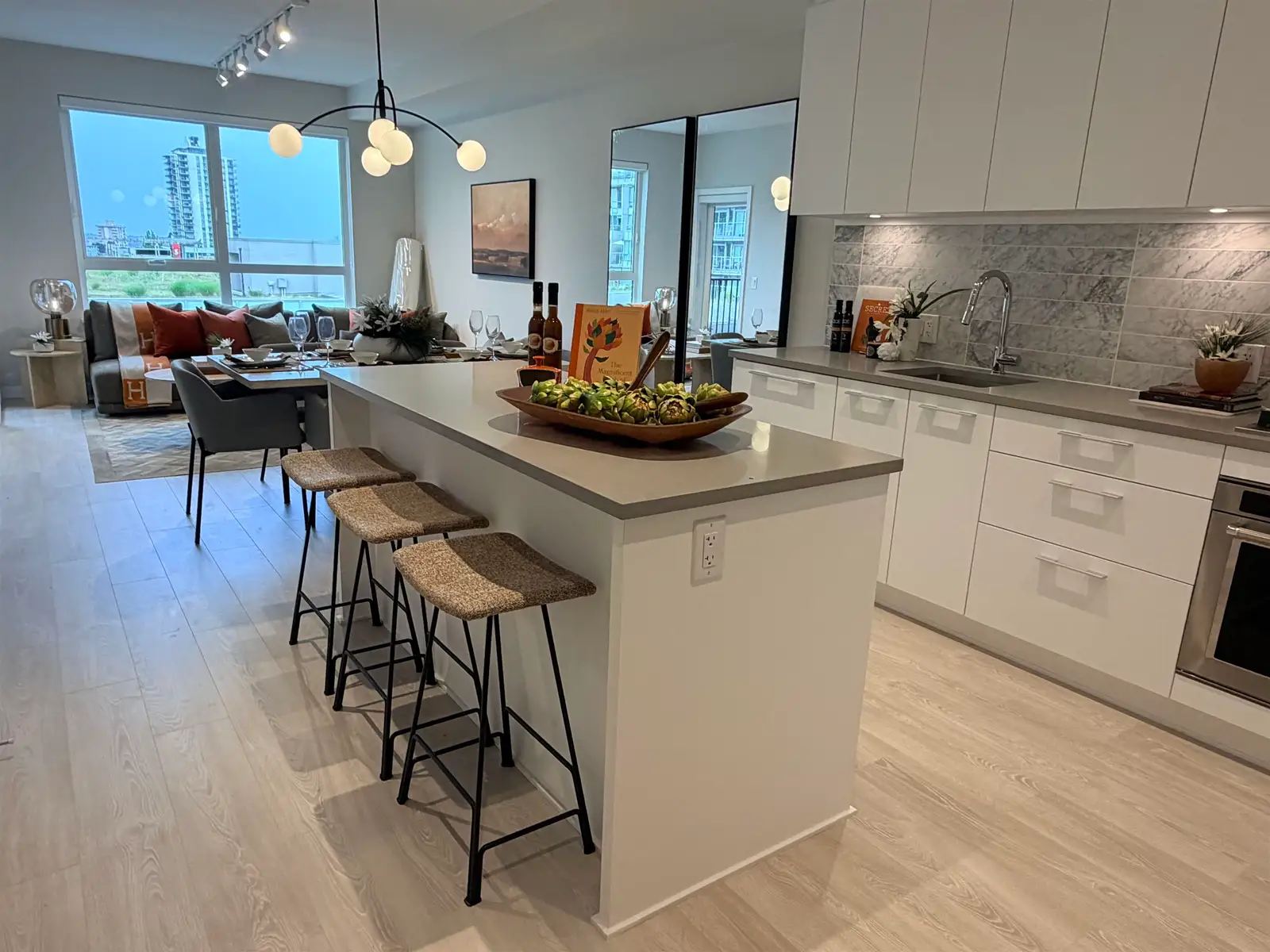 403 110 E 17TH STREET, North Vancouver BC V7L 0K4
