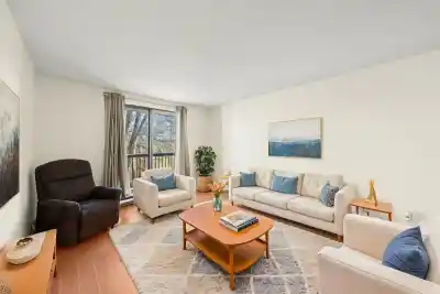 312 8391 BENNETT ROAD, Richmond BC V6Y 1N4