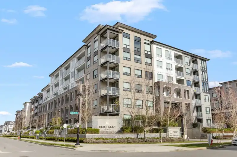 422 9213 ODLIN ROAD, Richmond