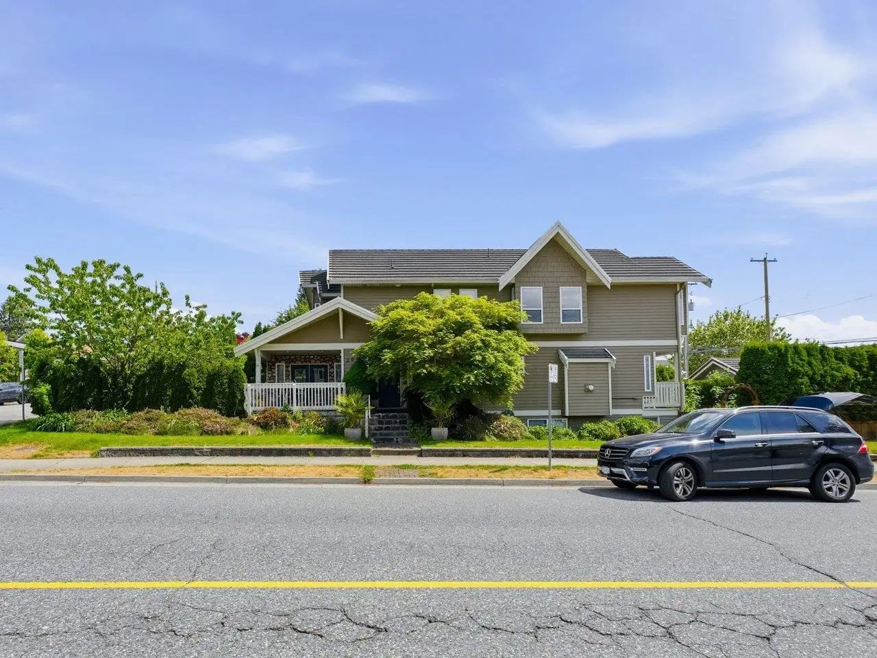 2048 ST. GEORGES AVENUE, North Vancouver BC V7L 3K2