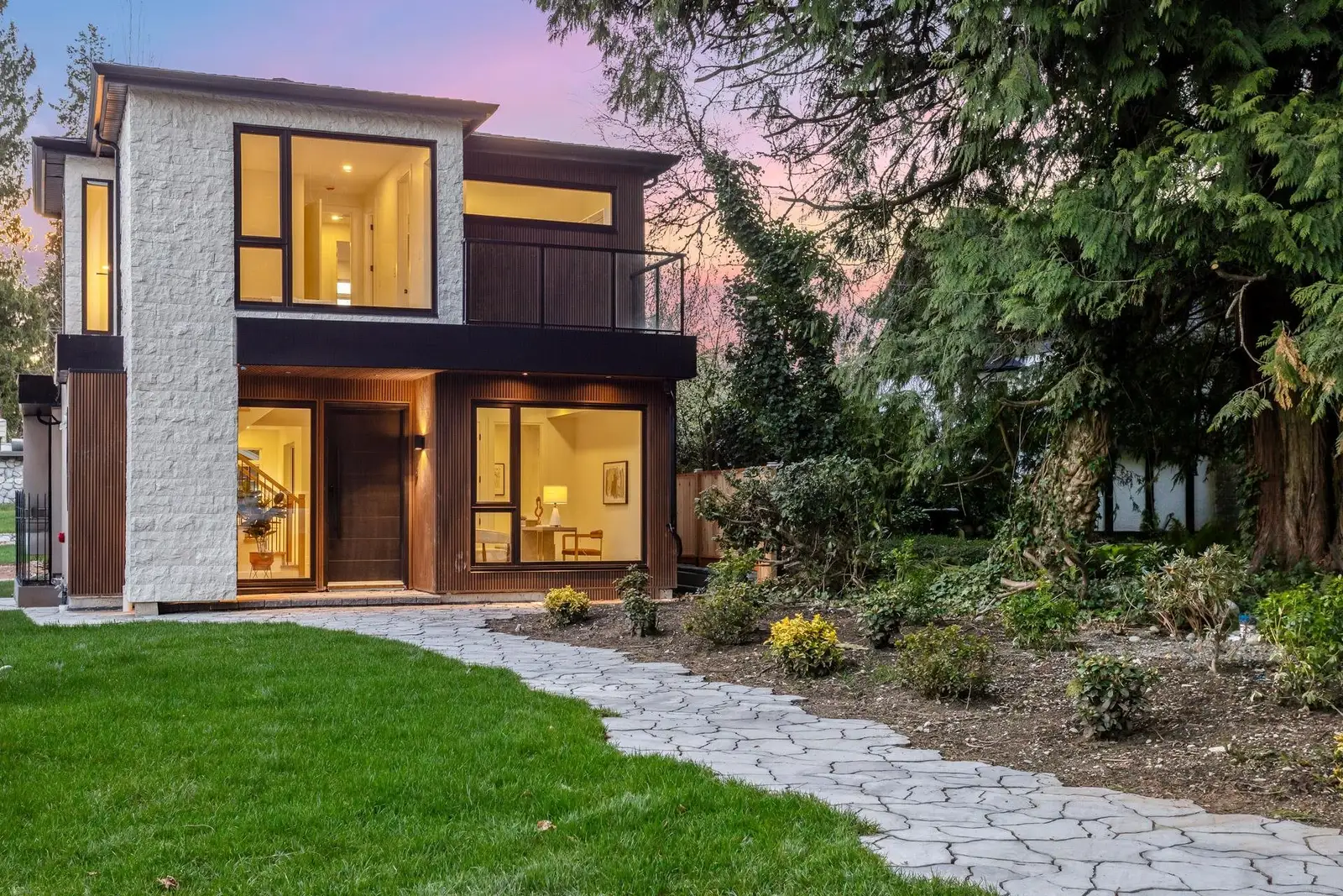 1921 TATLOW AVENUE, North Vancouver BC V7P 3A2