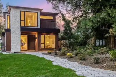 1921 TATLOW AVENUE, North Vancouver BC V7P 3A2