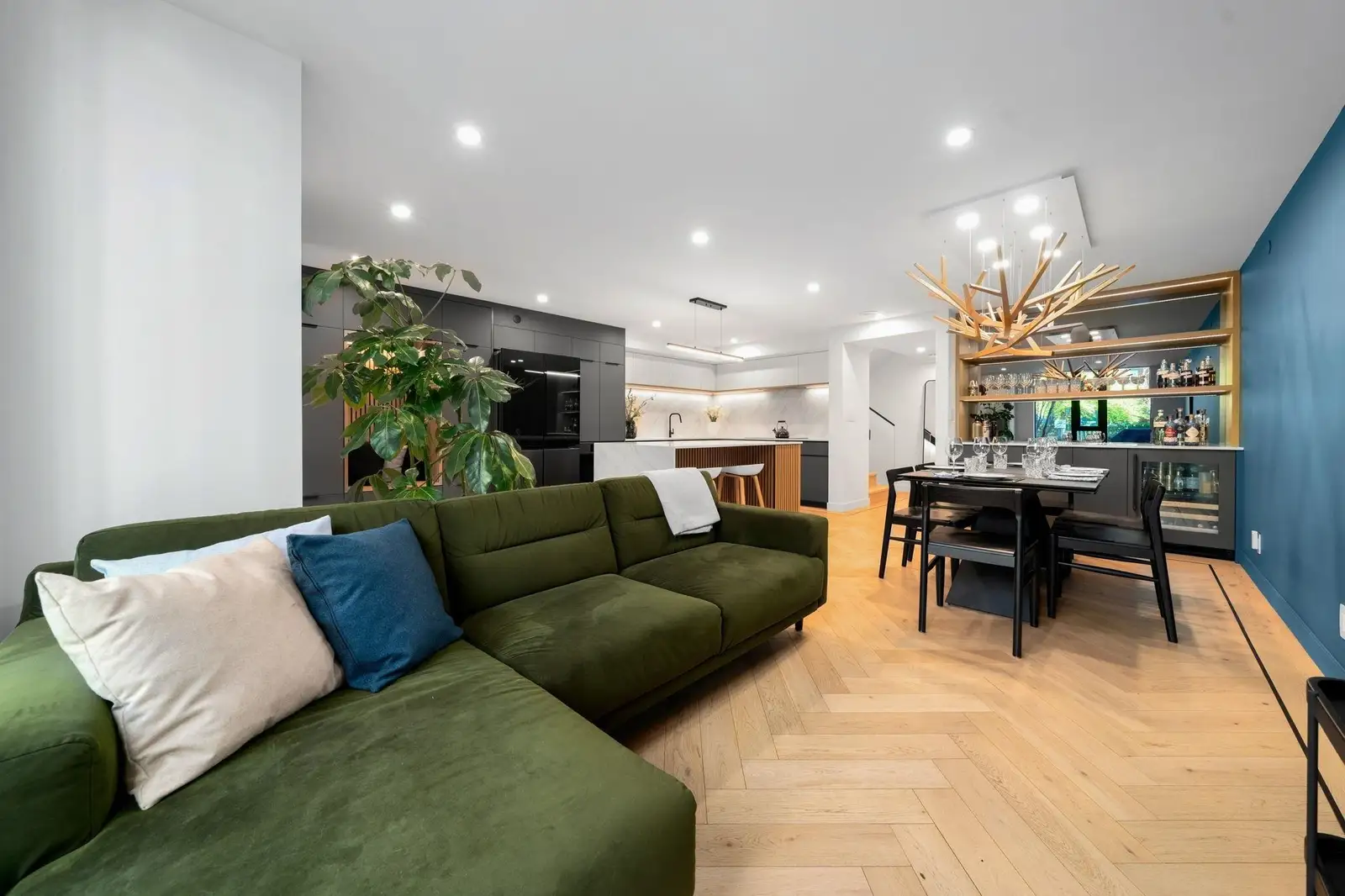 918 HOMER STREET, Vancouver BC V6B 1T7