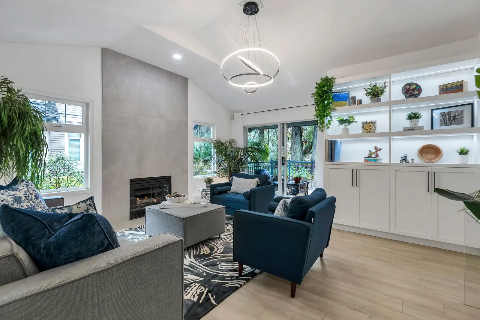 1102 STRATHAVEN DRIVE, North Vancouver BC V7H 2Z6
