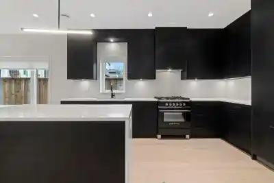 1 2539 GRANT AVENUE, Vancouver BC V5K 3G6