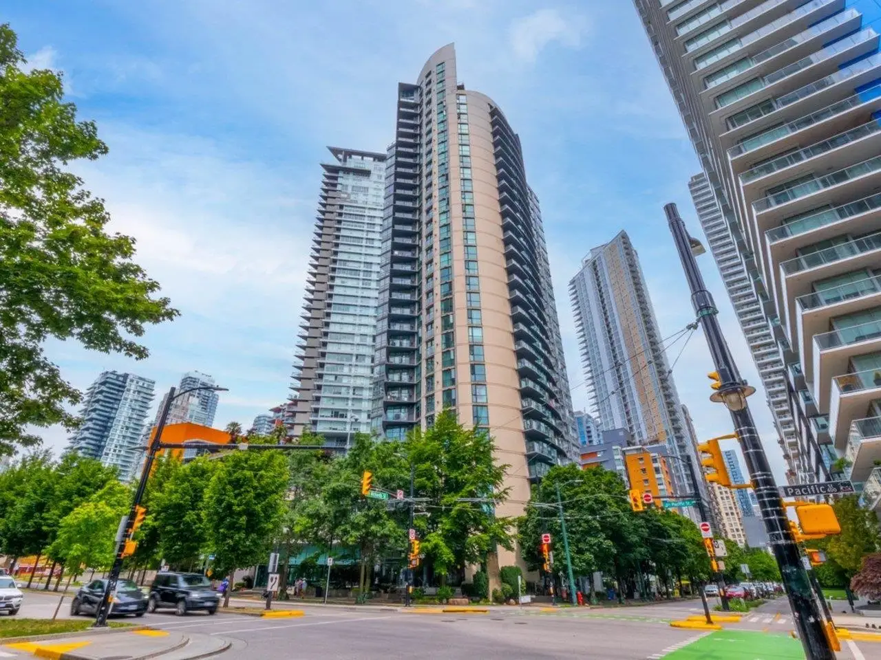2307 501 PACIFIC STREET, Vancouver BC V6Z 2X6