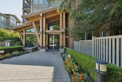 203 1111 E 27TH STREET, North Vancouver BC V7J 1S3