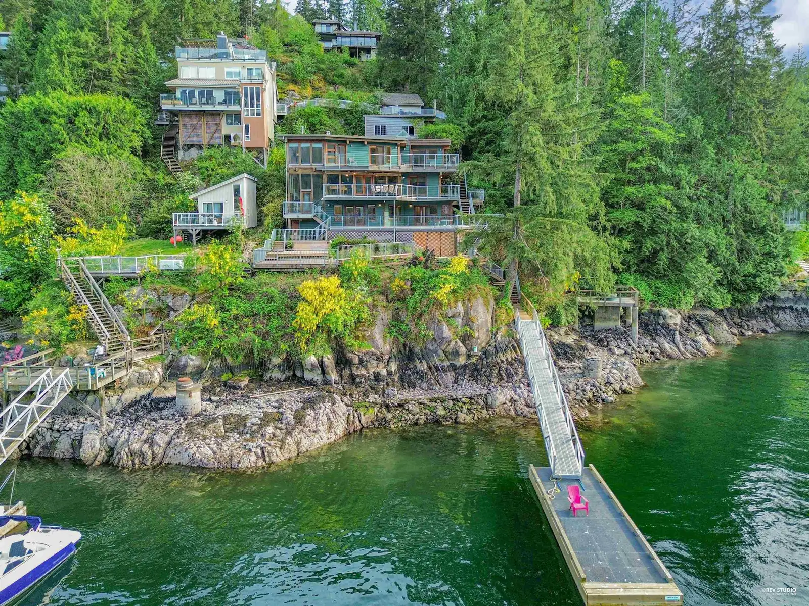 2136 LOCKEHAVEN ROAD, North Vancouver BC V7G 1X6