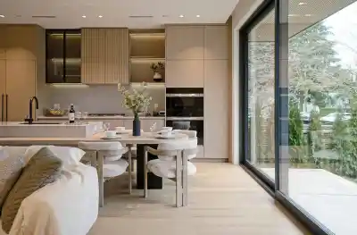 1 4634 W 15TH AVENUE, Vancouver BC V6R 3B6