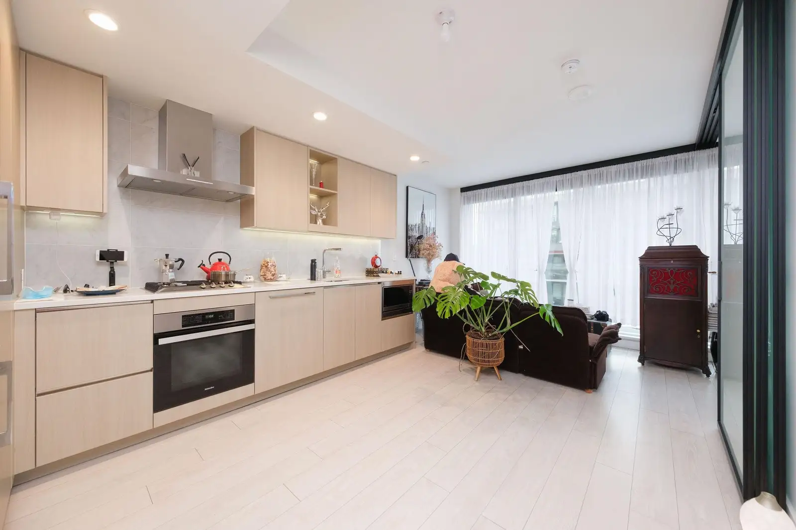 905 1768 COOK STREET, Vancouver BC V5Y 0N3