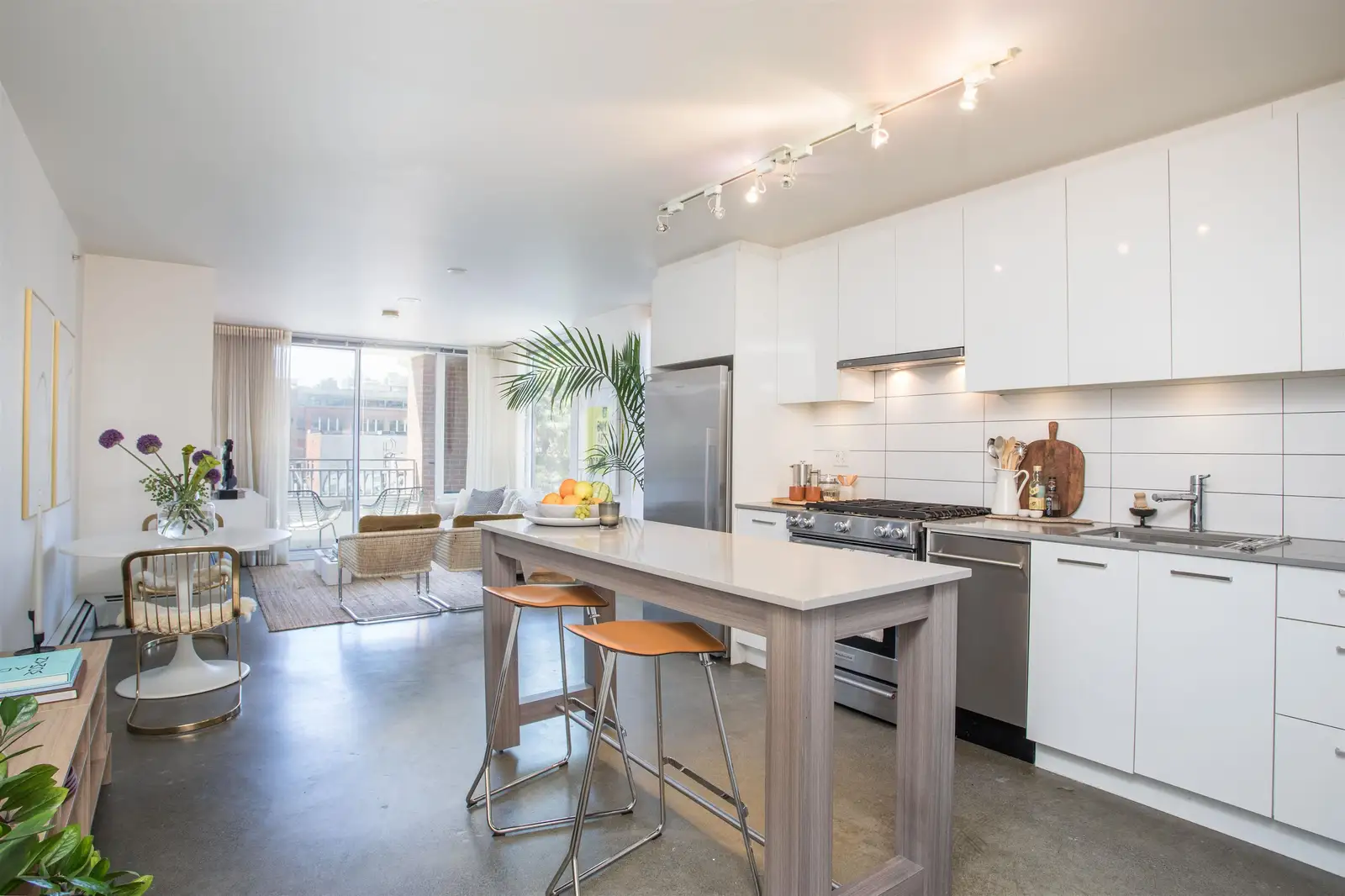307 231 E PENDER STREET, Vancouver BC V6A 0G3