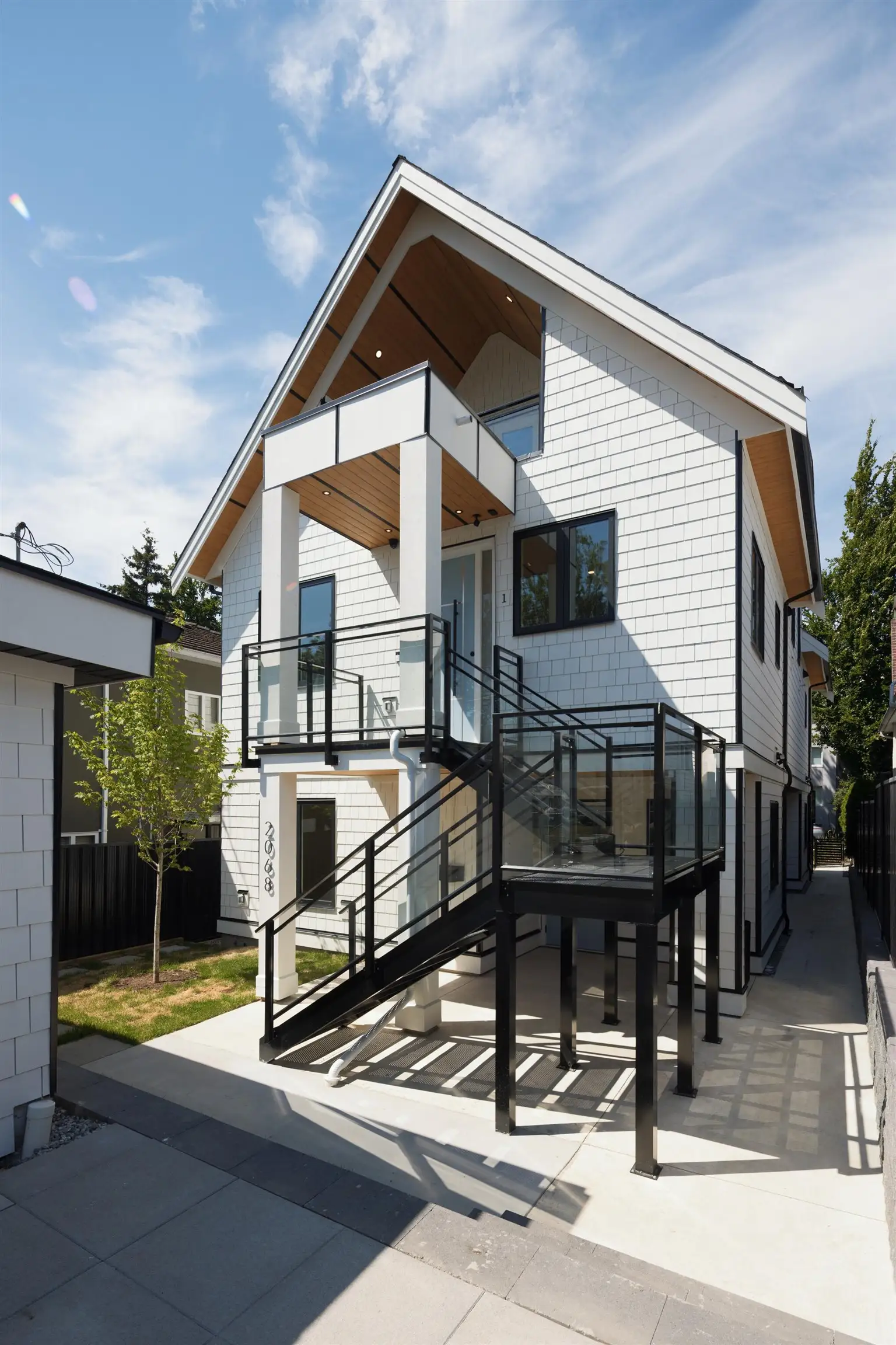 2068 E 1ST AVENUE, Vancouver BC V5N 1B5