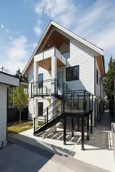 2068 E 1ST AVENUE, Vancouver BC V5N 1B5