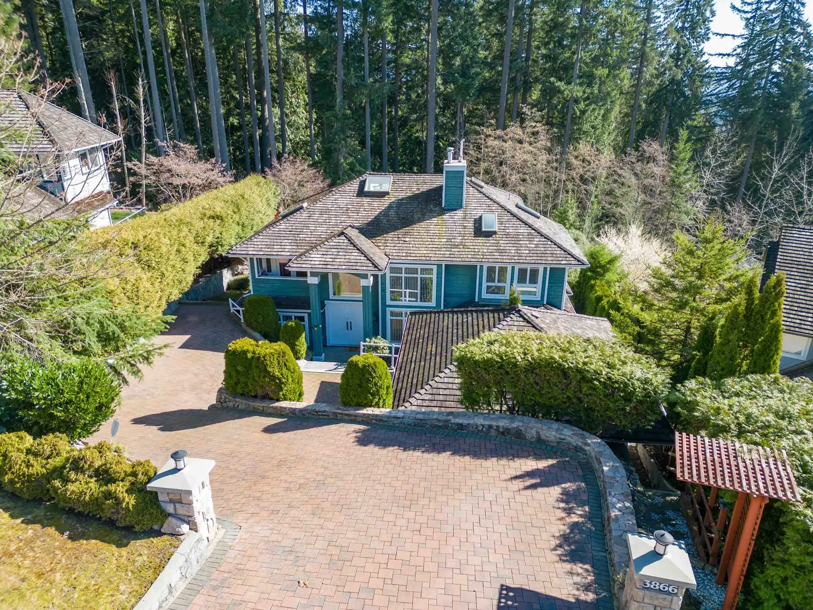 3866 MICHENER WAY, North Vancouver BC V7K 3C7