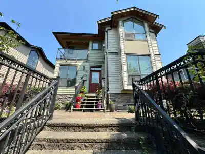 1436 BEWICKE AVENUE, North Vancouver BC V7M 3B8