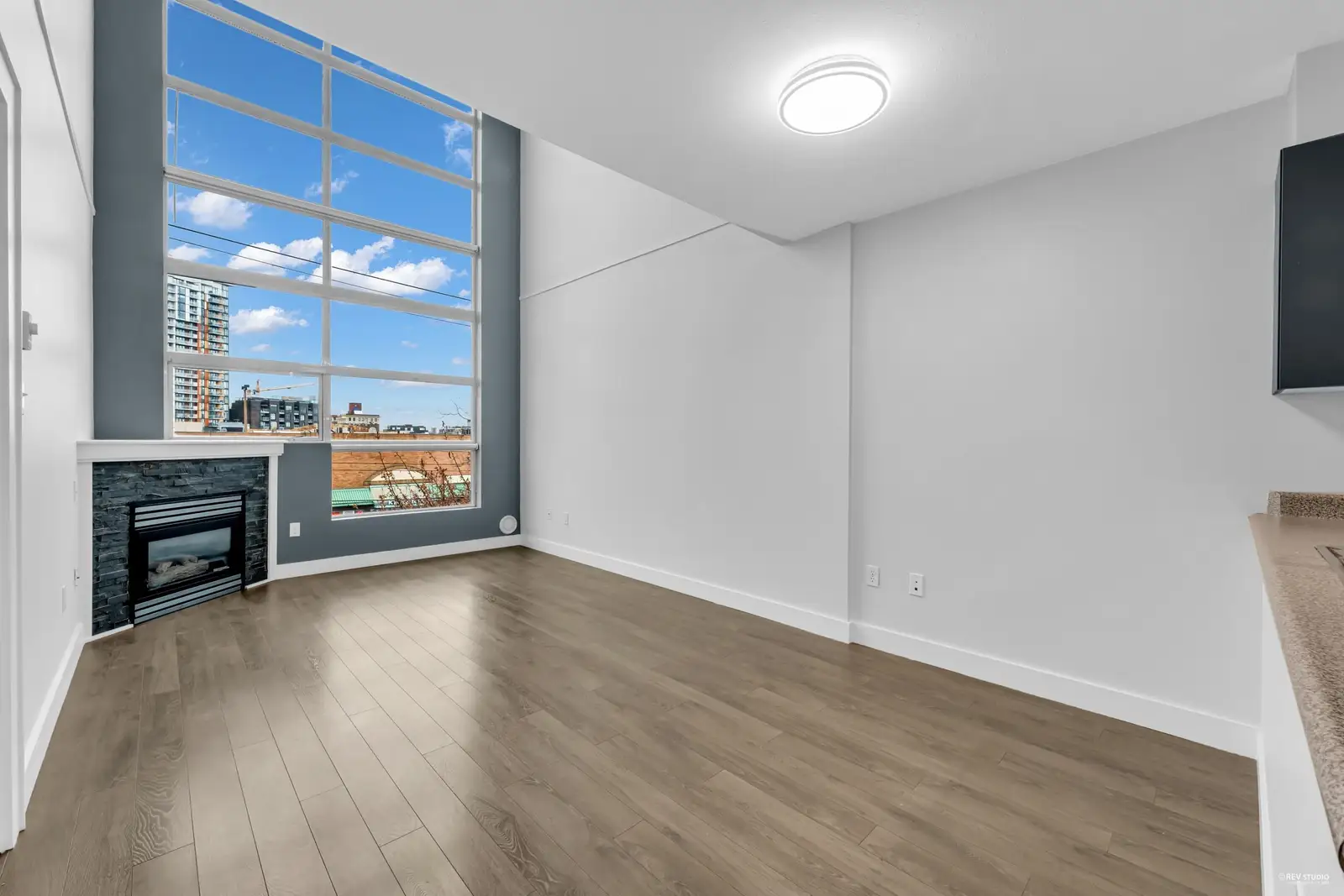 319 418 E BROADWAY, Vancouver BC V5T 1X2