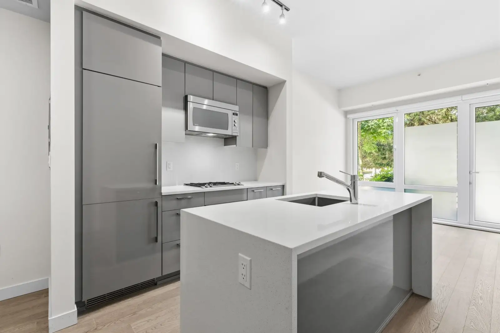 104 4488 CAMBIE STREET, Vancouver BC V5Y 0M2