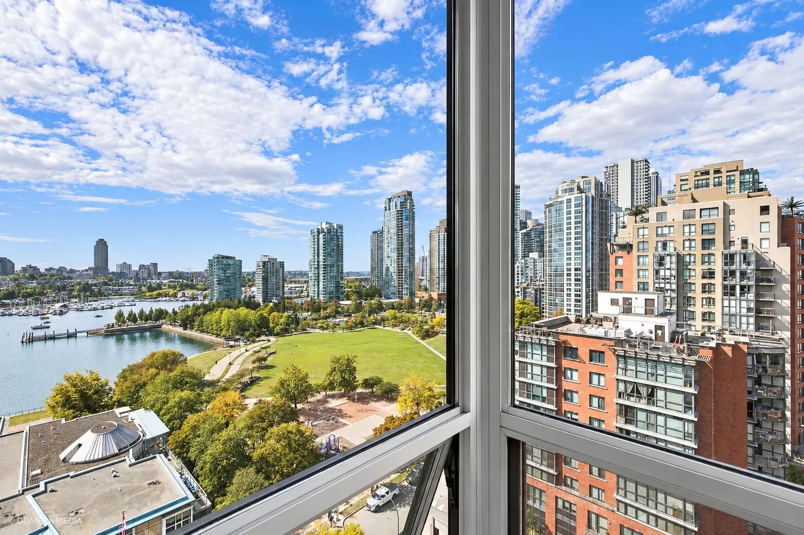 17D 139 DRAKE STREET, Vancouver BC V6Z 2T8