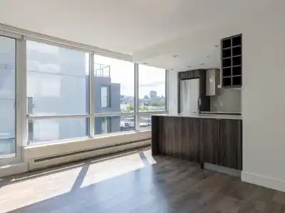 706 1788 COLUMBIA STREET, Vancouver BC V5Y 0L7