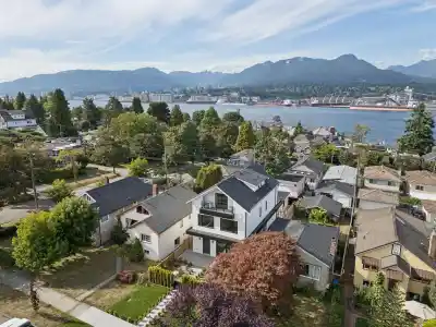 2 2815 TRINITY STREET, Vancouver BC V5K 1E8