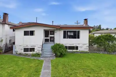 3063 RENFREW STREET, Vancouver BC V5M 3K7