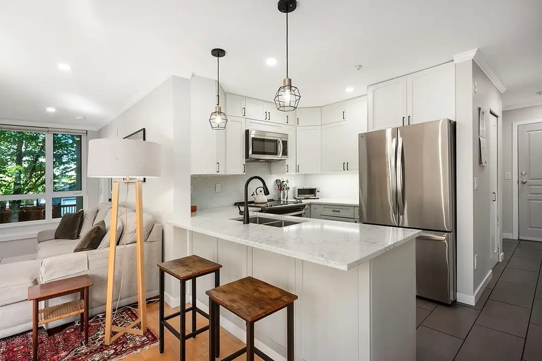 203 3235 W 4TH AVENUE, Vancouver BC V6K 1R8