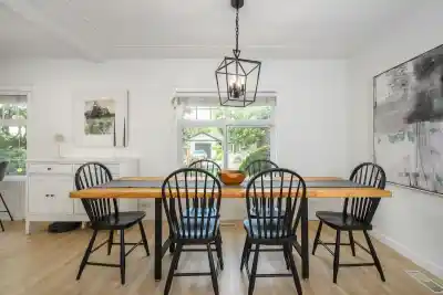 3248 BEVERLEY CRESCENT, North Vancouver BC V7R 2W3