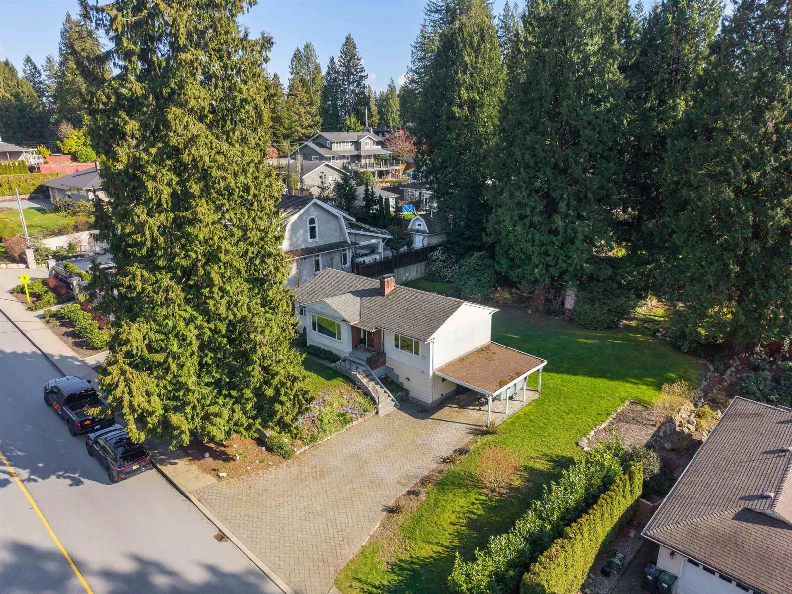 551 E OSBORNE ROAD, North Vancouver BC V7N 1M4
