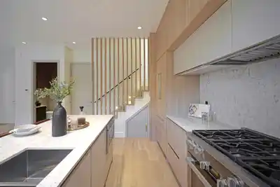 2 3315 W 10TH STREET, Vancouver BC V6R 2E5