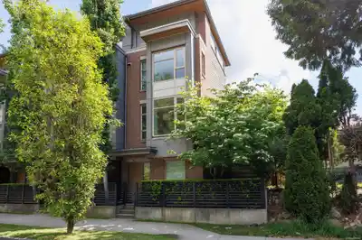 5552 OAK STREET, Vancouver BC V6M 2V6