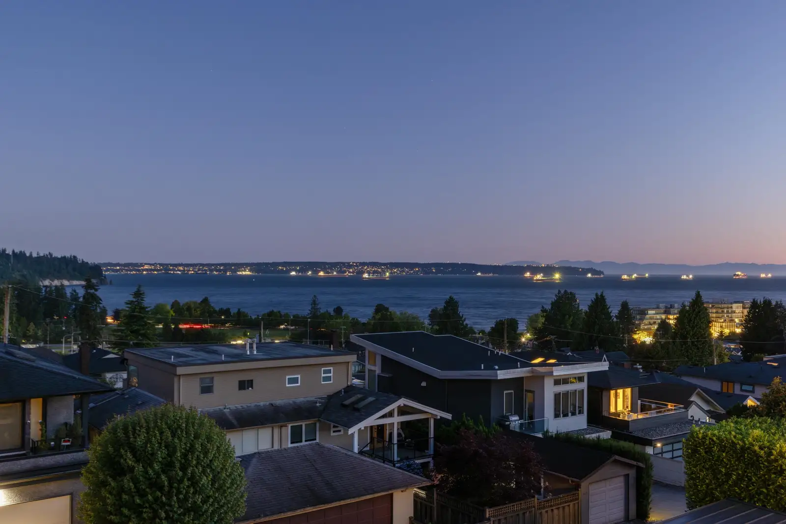 1104 ESQUIMALT AVENUE, West Vancouver BC V7T 1K1
