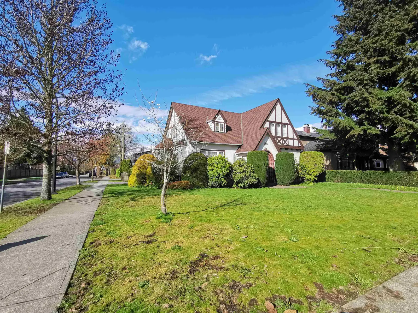 595 W 28TH AVENUE, Vancouver BC V5Z 2H2