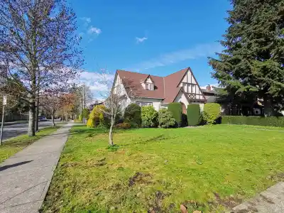 595 W 28TH AVENUE, Vancouver BC V5Z 2H2