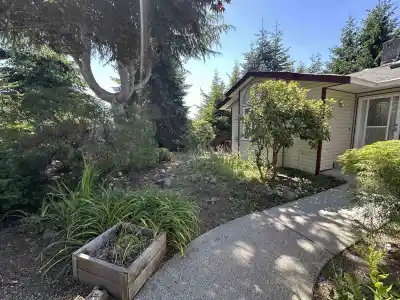 4987 LAUREL AVENUE, Sechelt BC V7Z 0B9