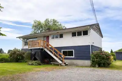 8640 LADNER TRUNK ROAD, Delta BC V4K 3N3