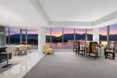 1102 277 THURLOW STREET, Vancouver BC V6C 0C1