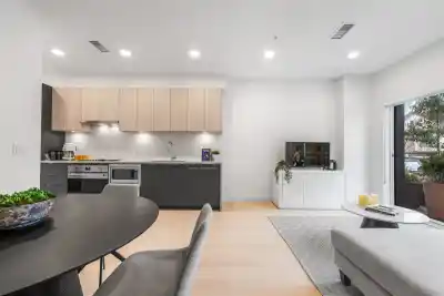 2421 GRANT STREET, Vancouver BC V5K 3G5