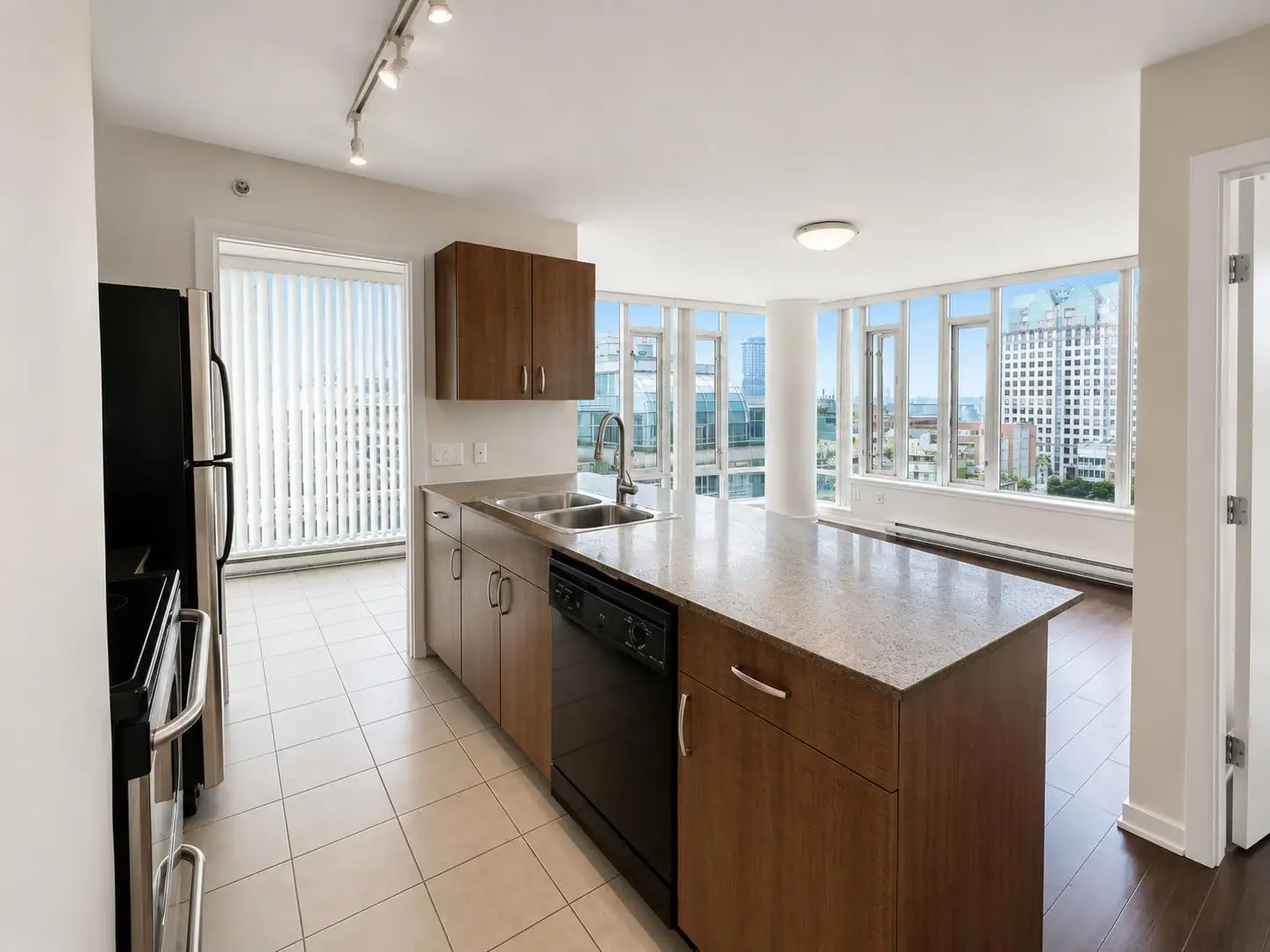 1110 610 GRANVILLE STREET, Vancouver BC V6C 3T3