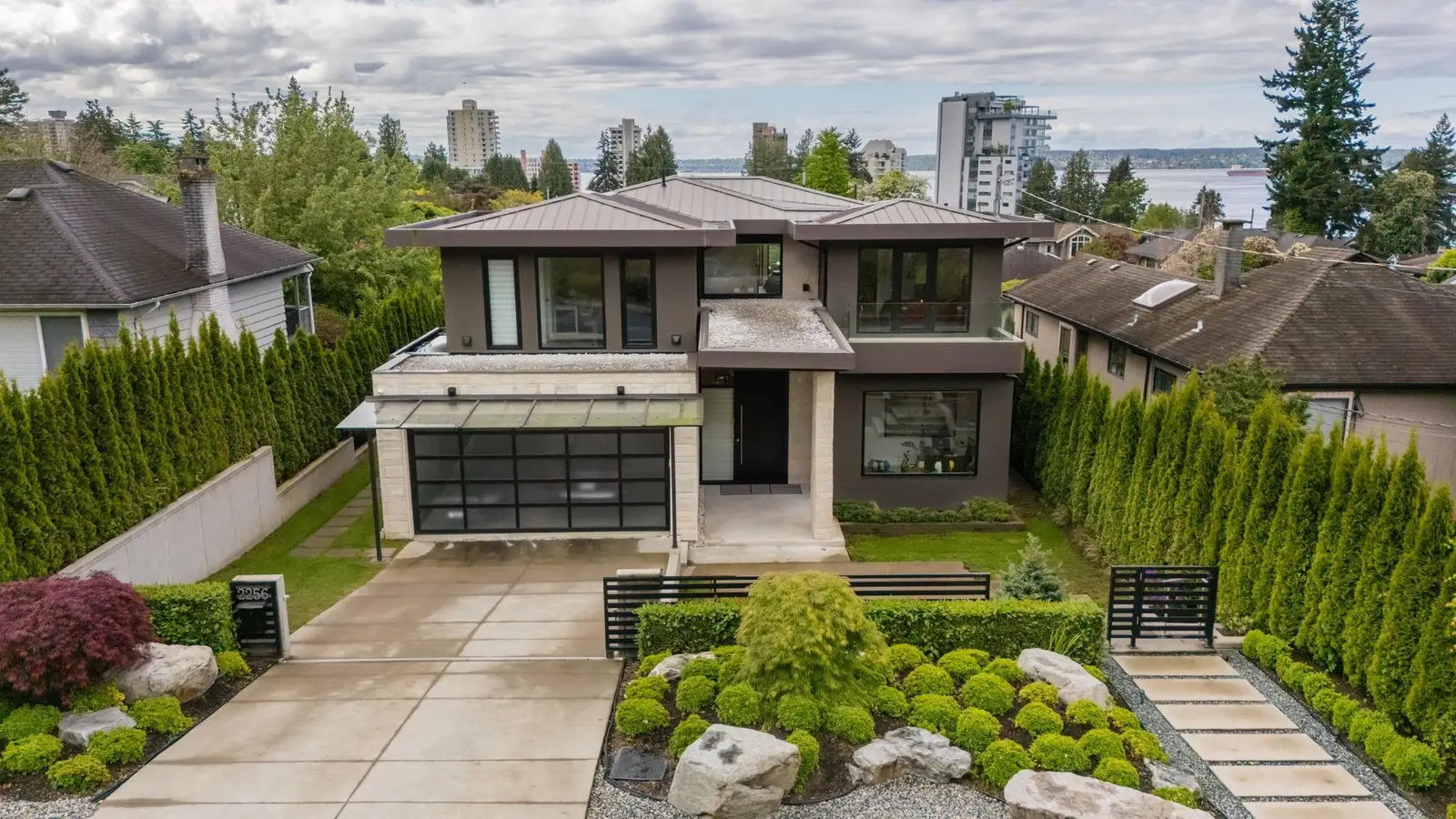 2256 JEFFERSON AVENUE, West Vancouver BC V7V 2A8