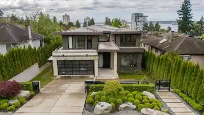 2256 JEFFERSON AVENUE, West Vancouver BC V7V 2A8